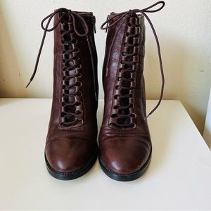 Women lace up boots size 7.5 in brown / leather